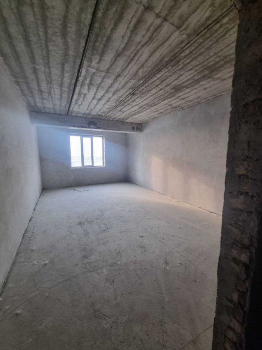 Urganch shahrida yangi  binoda joylashgan 2-xonali joy sotiladi.