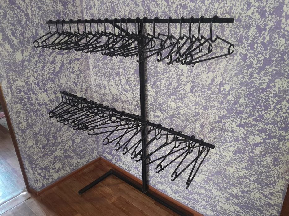 Металическая вешалка, практичная