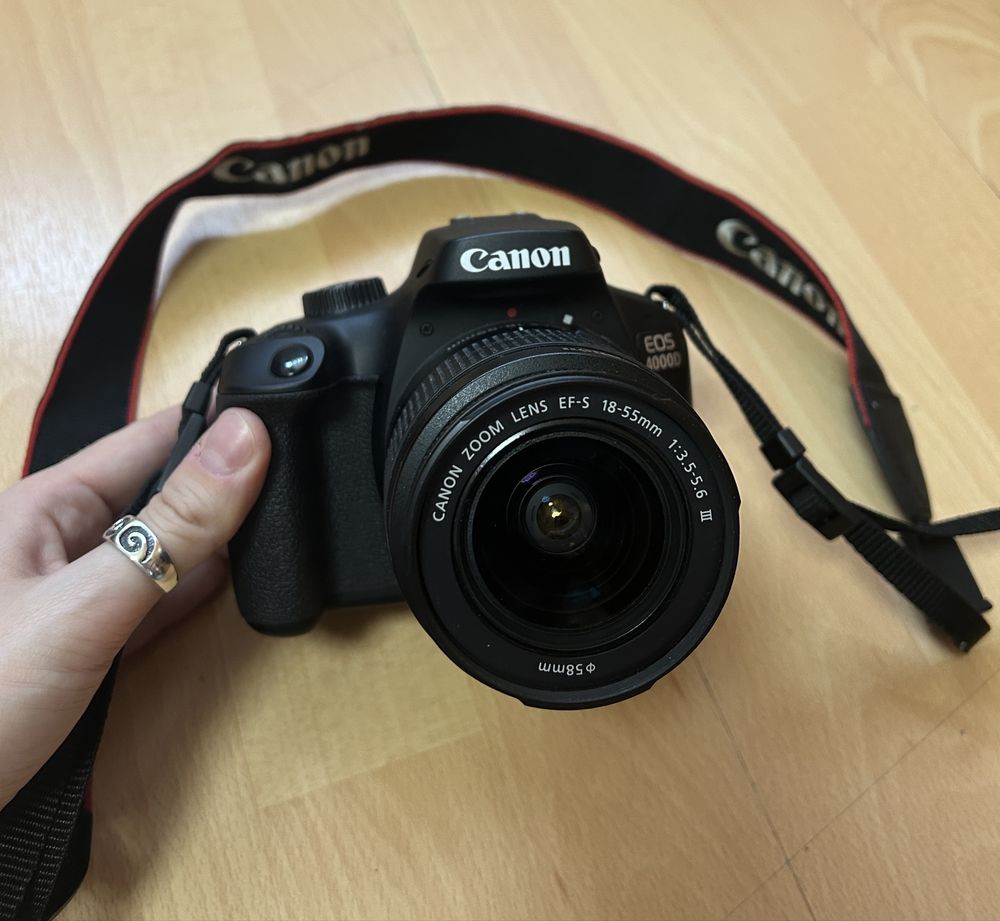 ПРОДАВАМ* Фотоапарат CANON EOS 4000D- пълен комплект+ ПОДАРЪК чанта