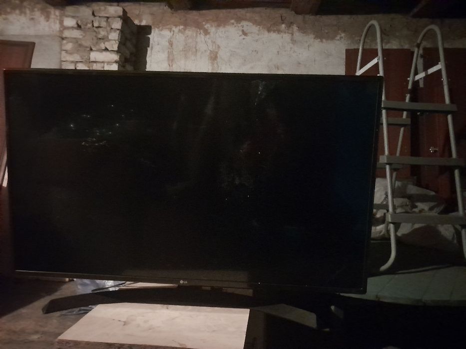 Смарт тв  на запчасти