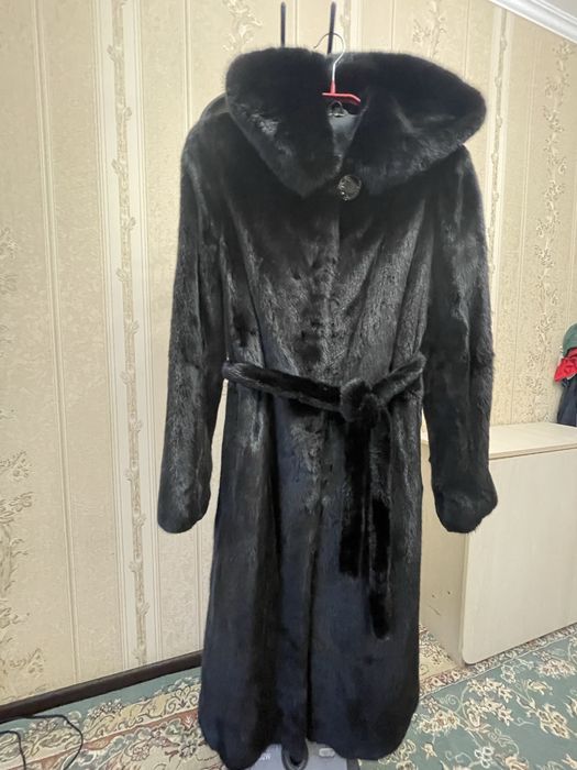 Продам  женскую норковую шубу .