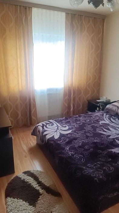 Vand apartament cu 3 camere