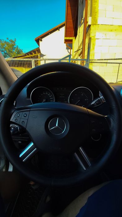 Vând Mercedes ml impecabil