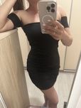 Черна рокля с малки ръкави