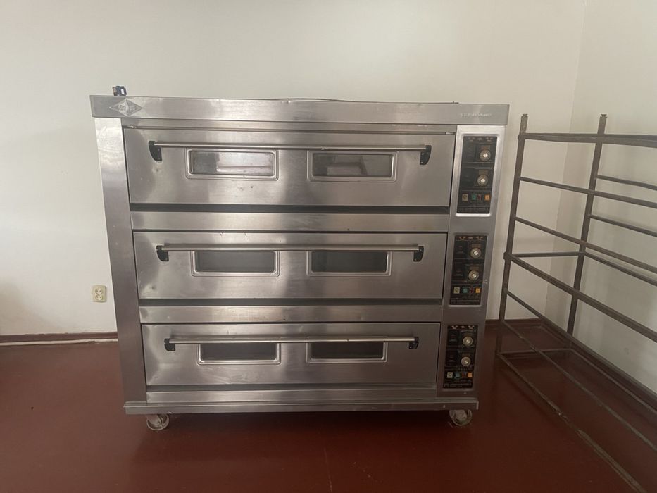 продается кулинарная печь срочно