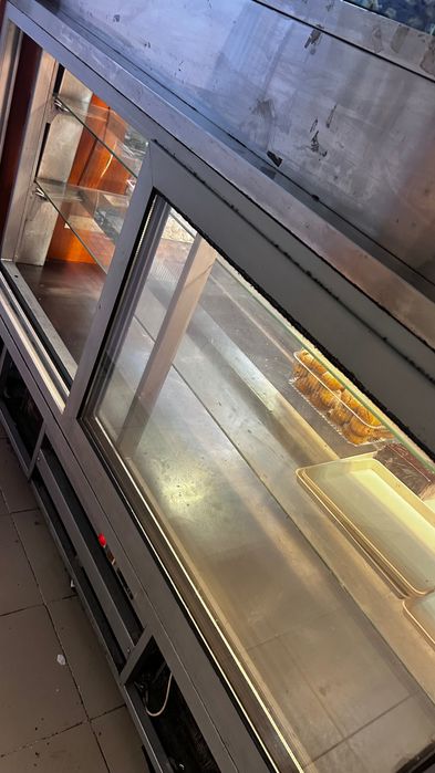 Хладилна витрина