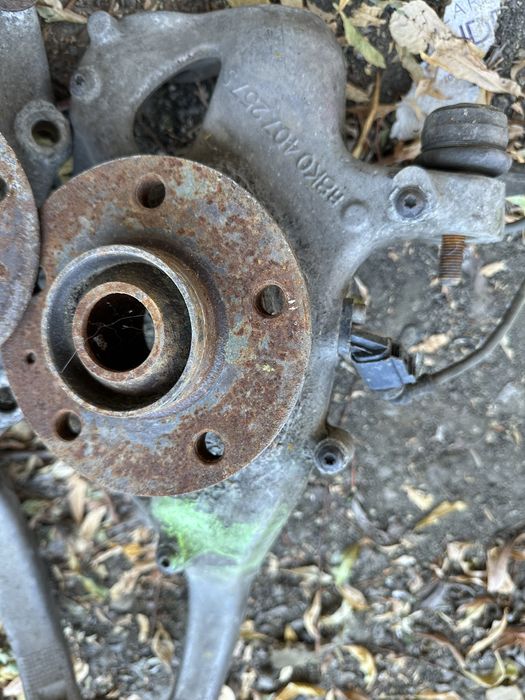 Fuzeta stanga dreapta fata audi a4 b8 b8.5 R8k0407257s R8k0407258s