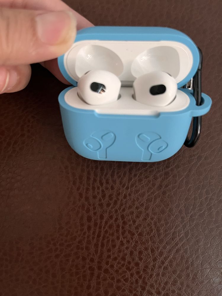 Продам AirPods A2564