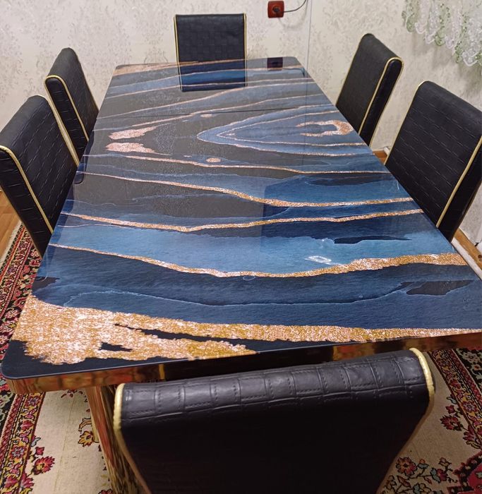 Продам стол и стулья почти новый комплект