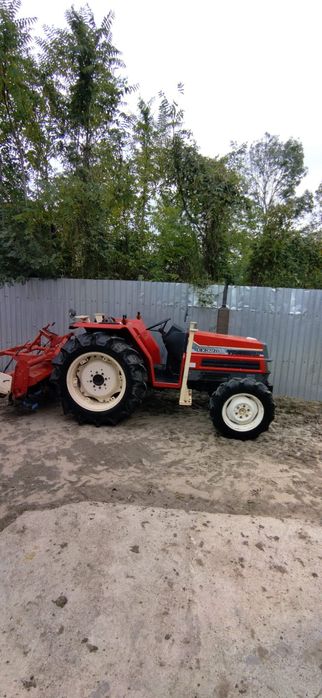 Vând tractor yanmar