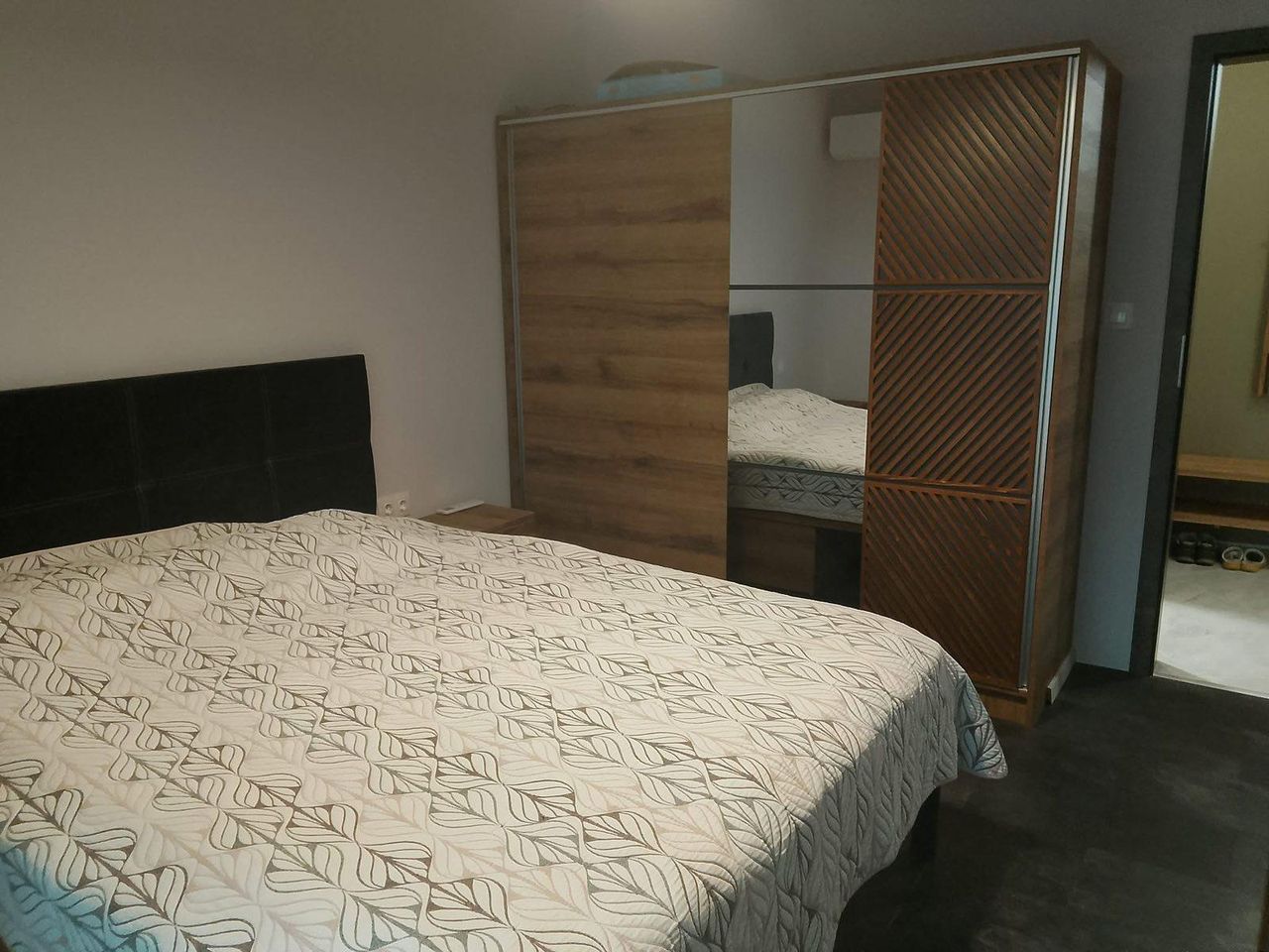Дава се под наем Двустаен апартамент в Пловдив, Тракия - 60 кв.м за 540 € - Снимка #2