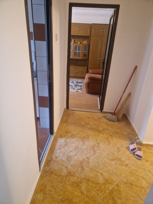 Inchiriez apartament