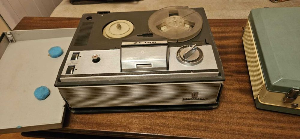 стар ретро магнетофон Grundig