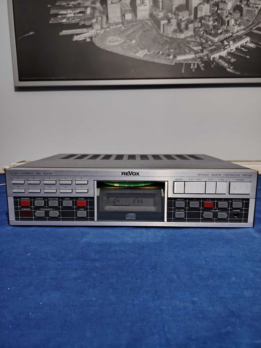 REVOX B 225 Compact Disc Player, cu defect muzica se aude cu barait.
