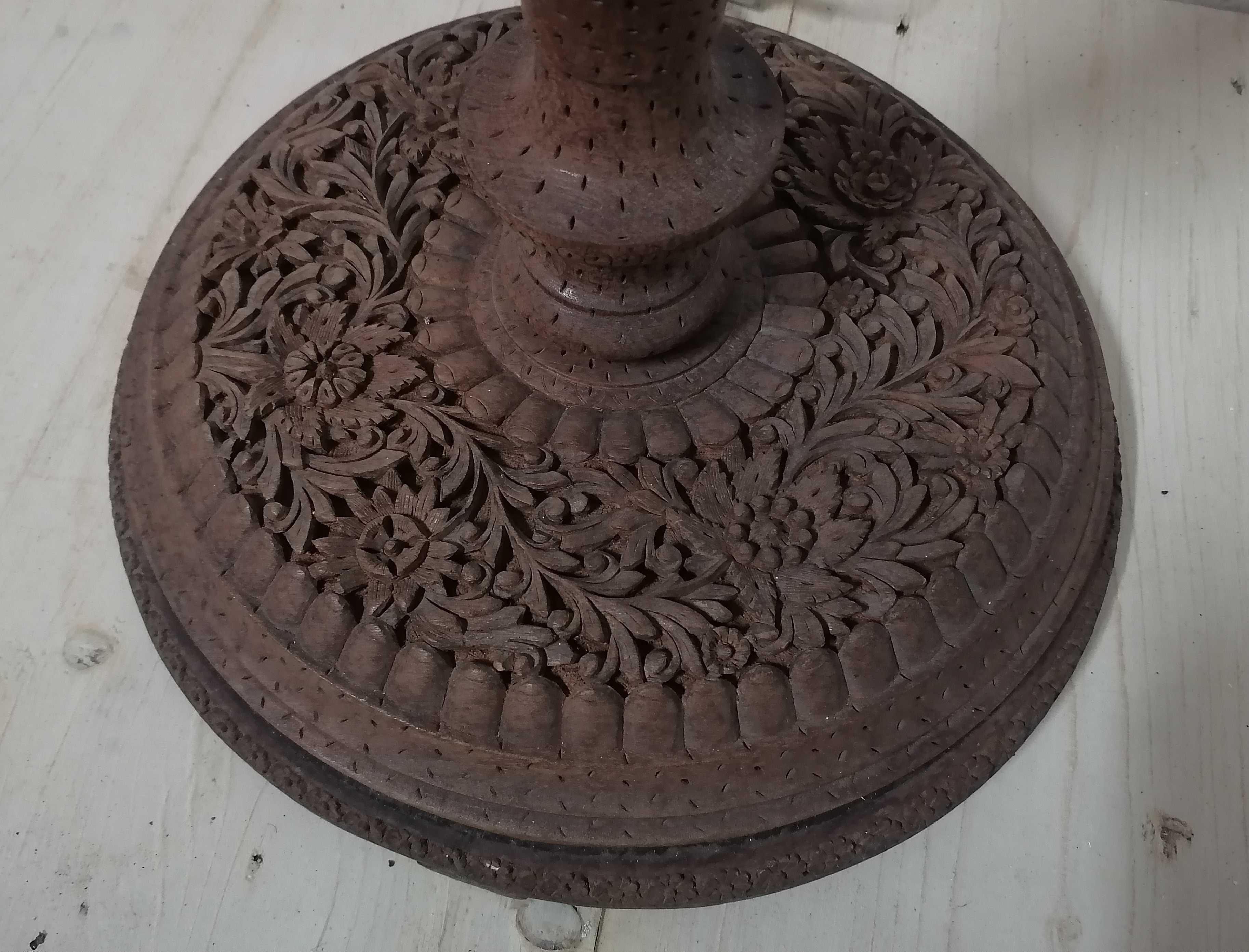 Lampadar vechi cu picior din lemn masiv sculptat  India
