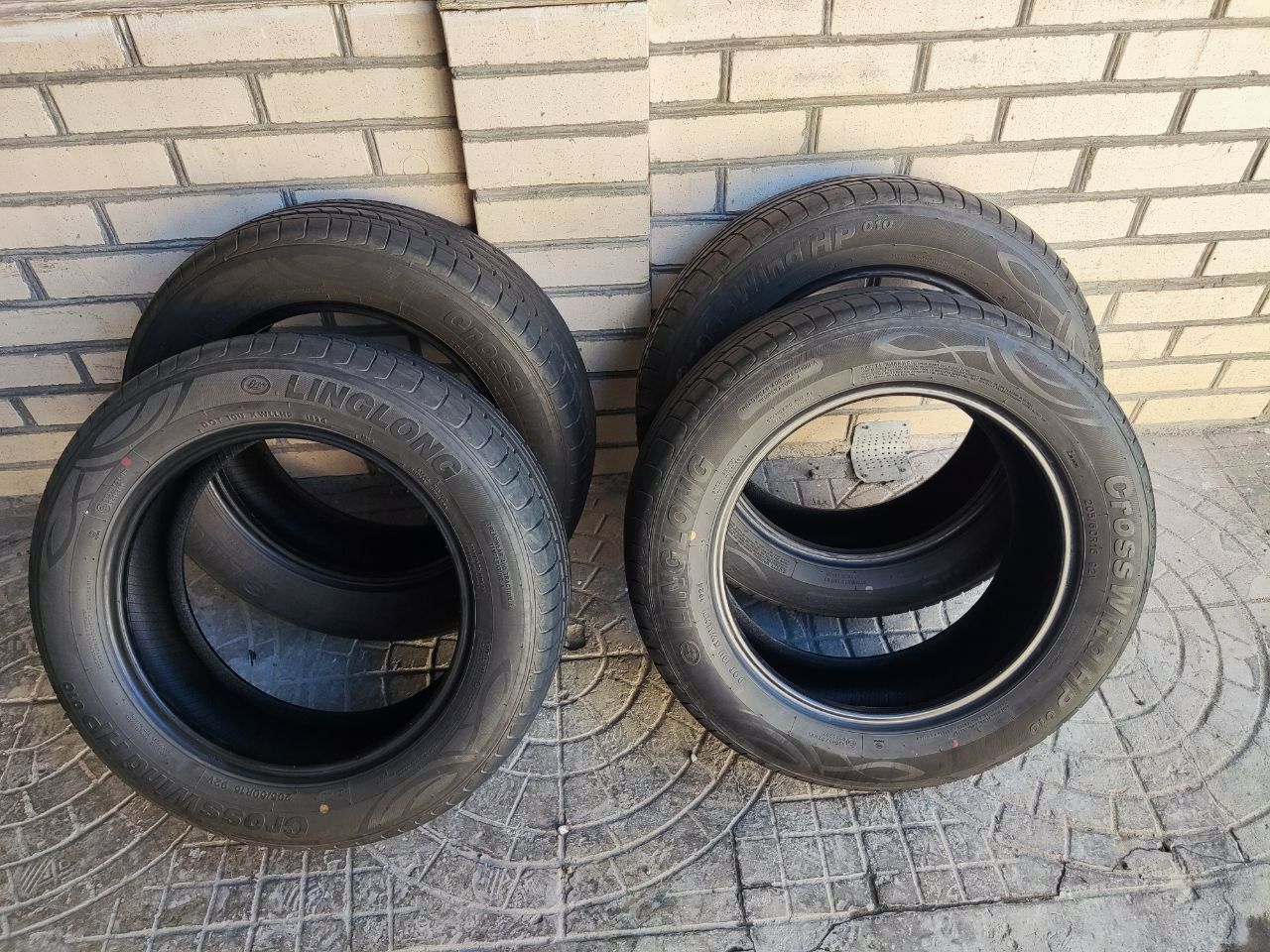 Автошины 4 шт почти новый