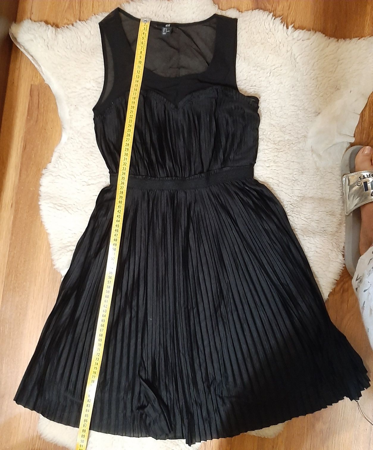 Дамска черна рокля на марката H&M