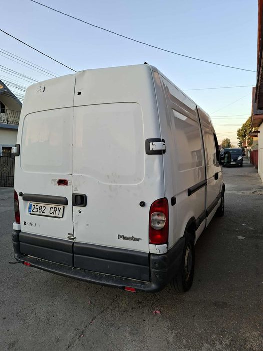 Vând Renault master