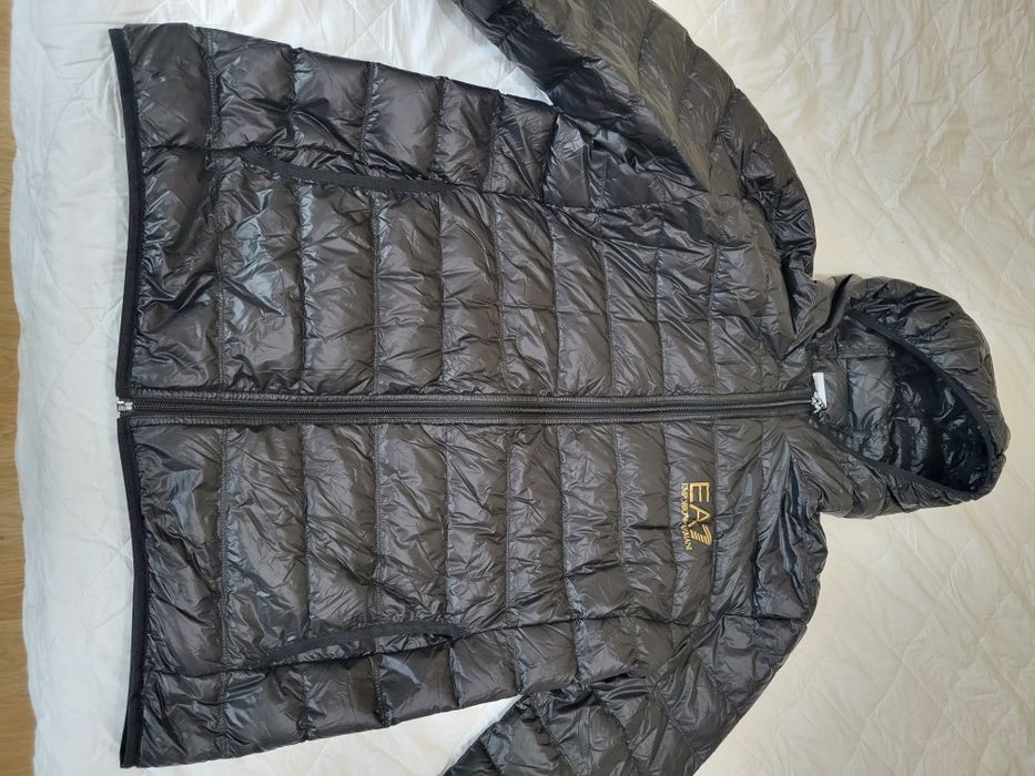 Продавам пролетно яке на Armani