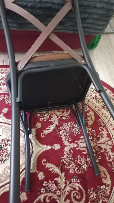 Vând scaune doua bucăți