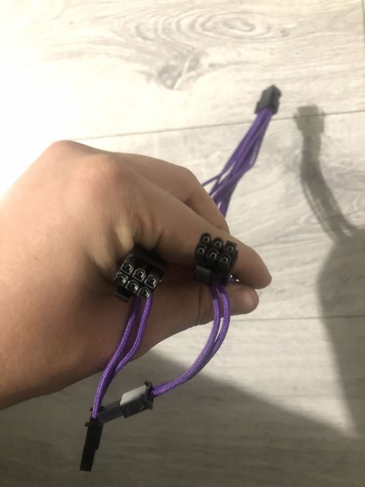 Adaptor pentru curent placa video