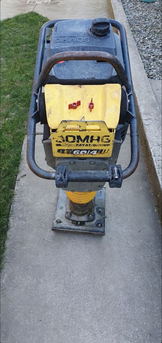 Inchiriez mai compactor, vibrator beton