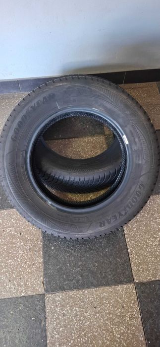 2бр. 215/65/16 Goodyear 6.8mm грайфер, дот 22г. Безплатен монтаж
