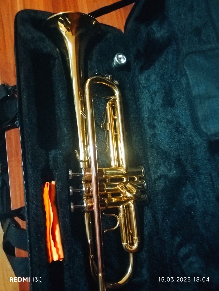 Vând trompeta parrot 6416L cu muștiuc 7c