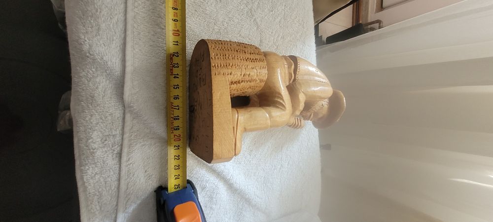 Statuie din lemn