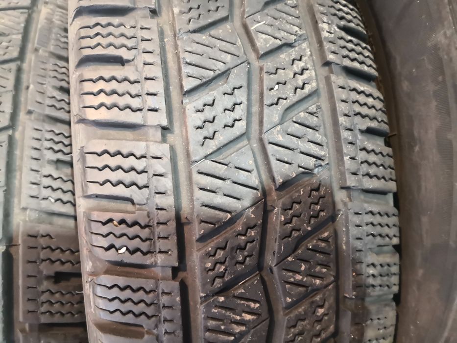 235 65 16 C 16 цола гуми за бус лекотоварни hankook dot 24