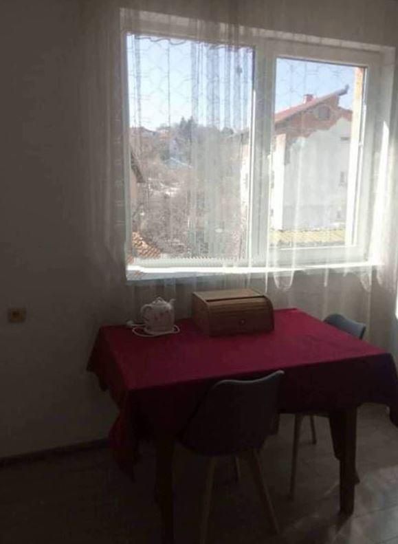 Дава се под наем Етаж от къща в с. Железница, Област София-град - 70 кв.м за 425 € - Снимка #1