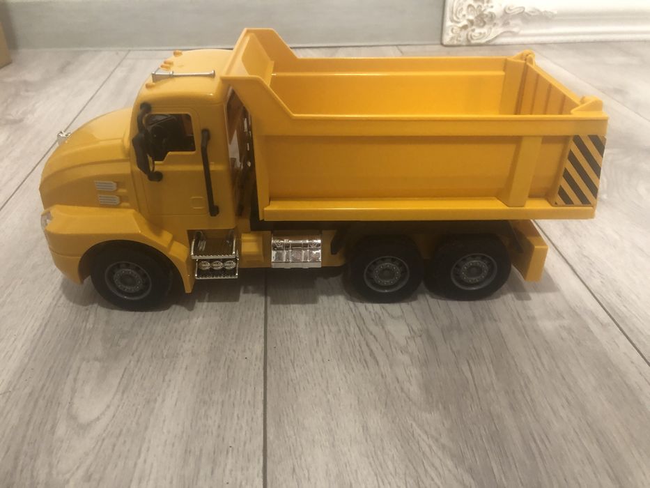 Camion de jucarie Mack