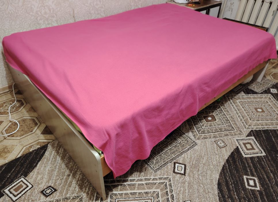 Продам кровать 140*200