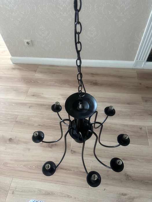 Три люстры (2 черные и 1 белая)