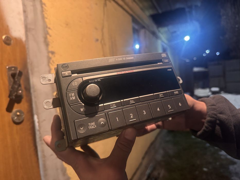 Продам магнитофон оригинал от субару импрезы