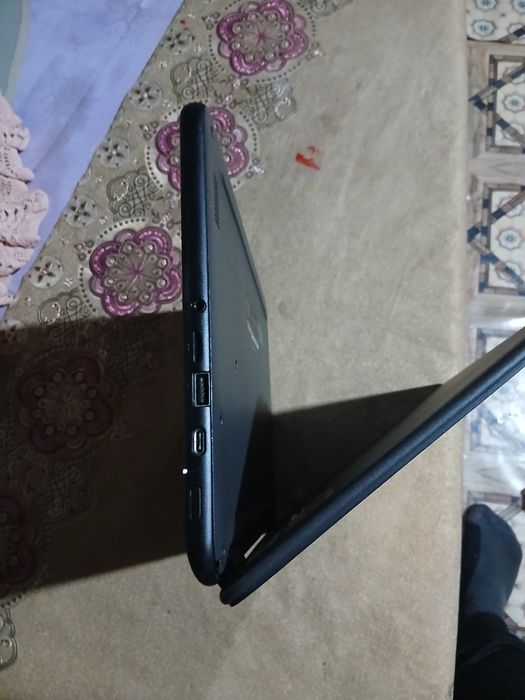 Vând chromebook 3100 2-in-1