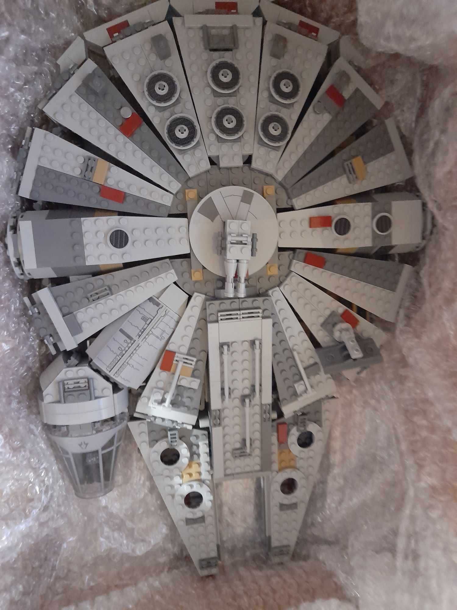 LEGO Star Wars 75105 Millennium Falcon