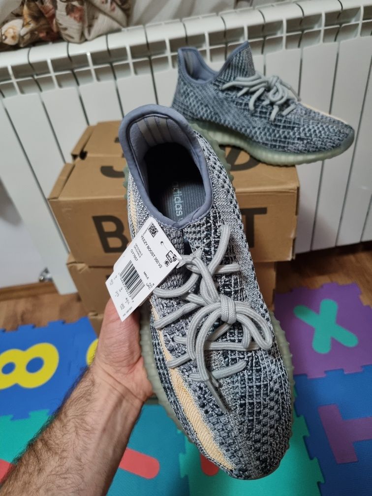 43 1/3 yezzy boost 350 v2 ash blue