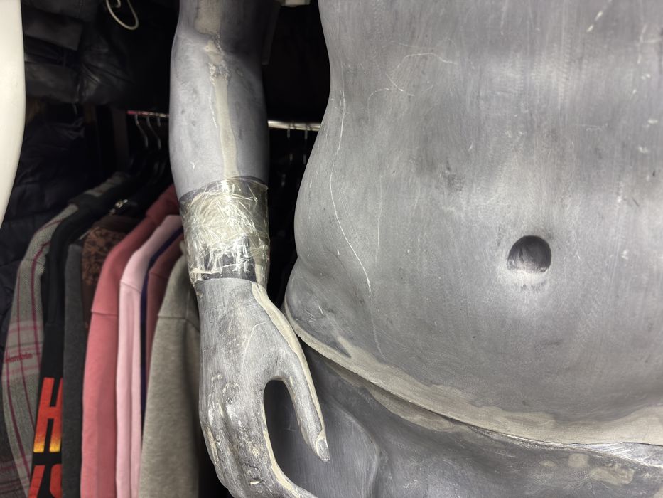 Три броя манекен и един торс