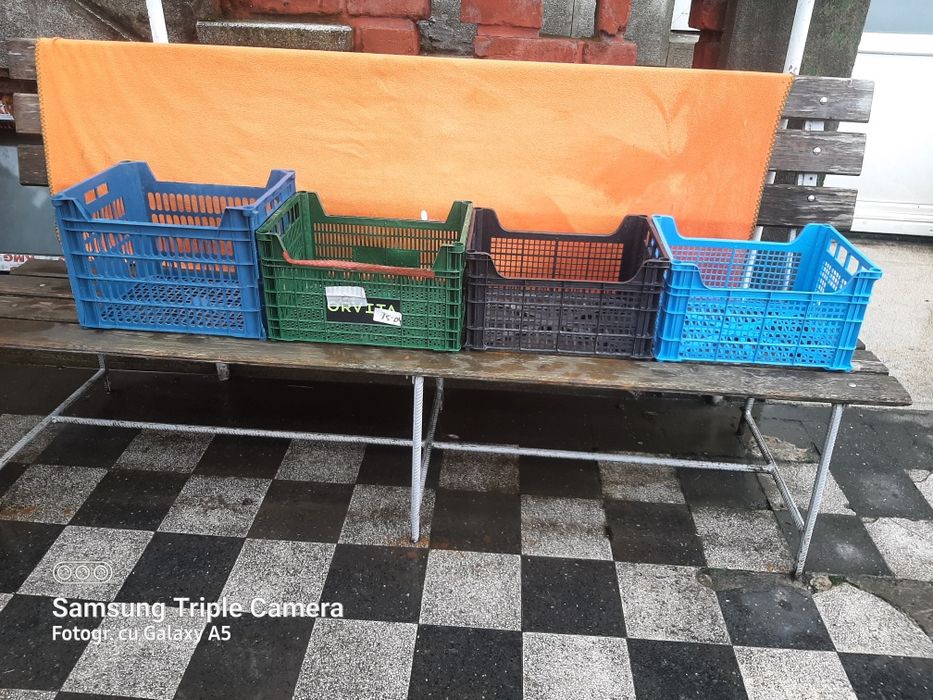 Vând lădițe de plastic