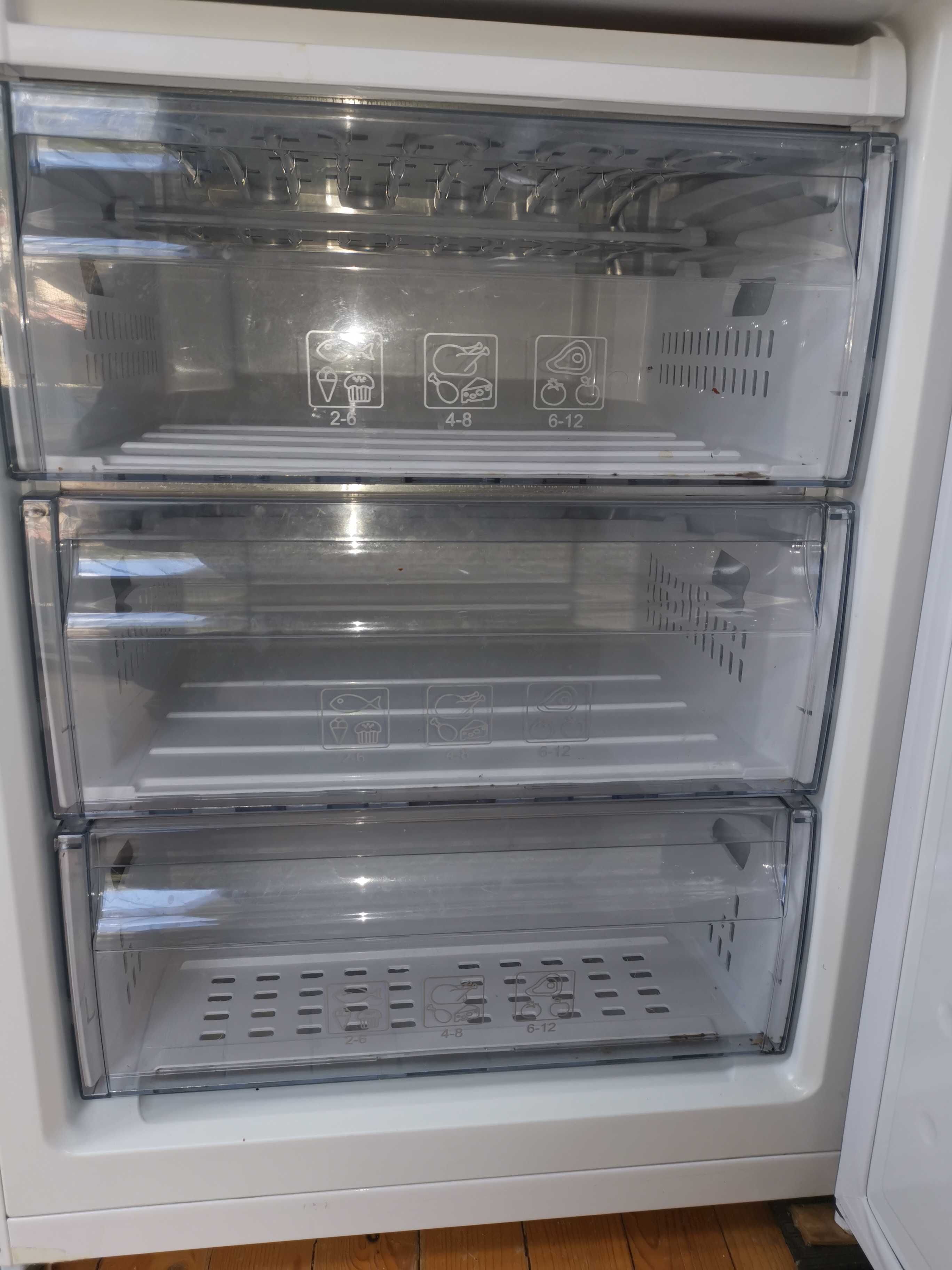 Хладилник с вграден фризер Beko CS 238020