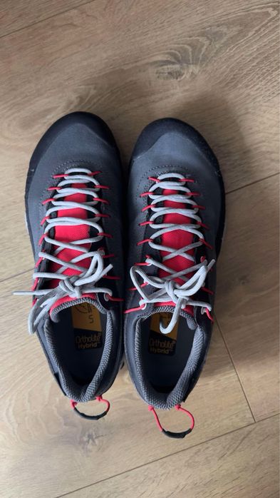 Bocanci munte La Sportiva 39.5