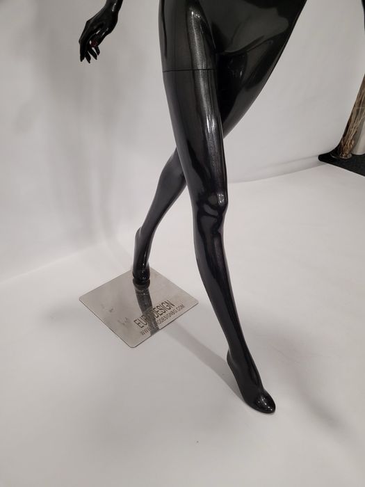 Манекен дама черен гланц