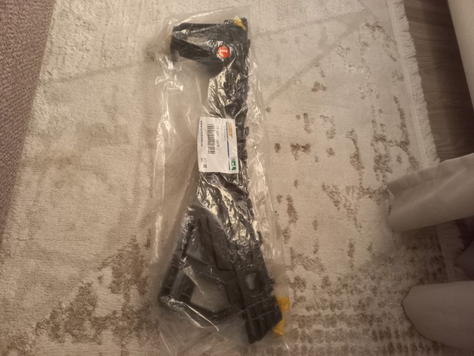 Продам крепление заднего бампера