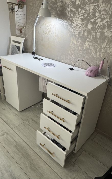 Vand masa manichiura cu aspirator incorporat