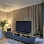 Panouri decorative tip riflaj acoustic din lemn furniturit cu stejar