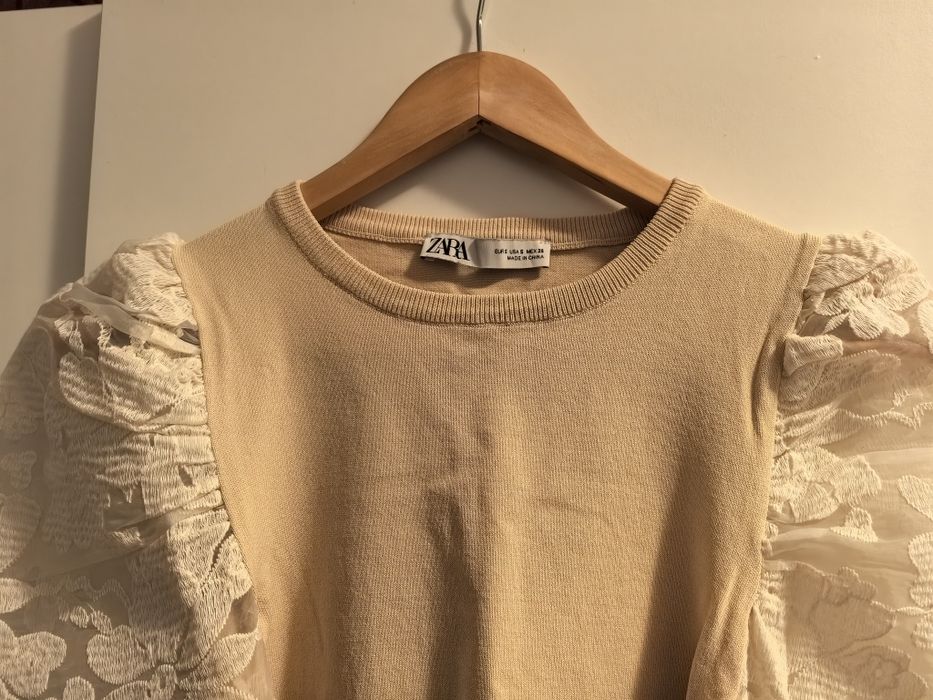 Bluza Zara din tricot fin cu mâneci brodate din organza