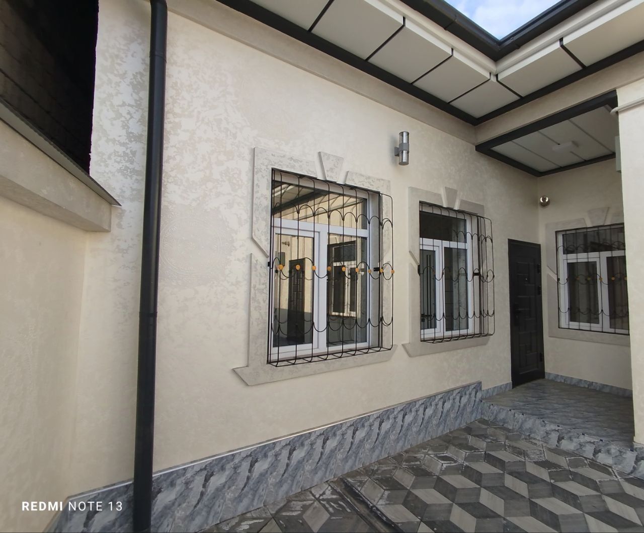 Продаётся коттедж   сергели улица райхон. 3 комнаты