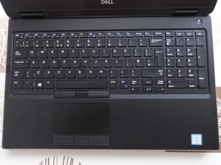 Лаптоп Dell Precision 7530 i7-8750H 2.2GHz/RAM32GB/RadeonProWX4130 4GB