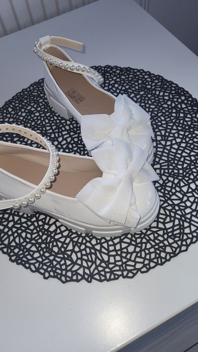 Vând pantofi fetite nr 34